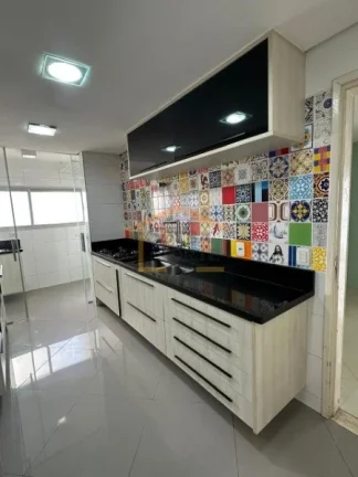Imagem Apartamento de 68m² com 3 dormitórios, sendo 1 utilizado como escritório, 2 banheiros, sala dois ...
