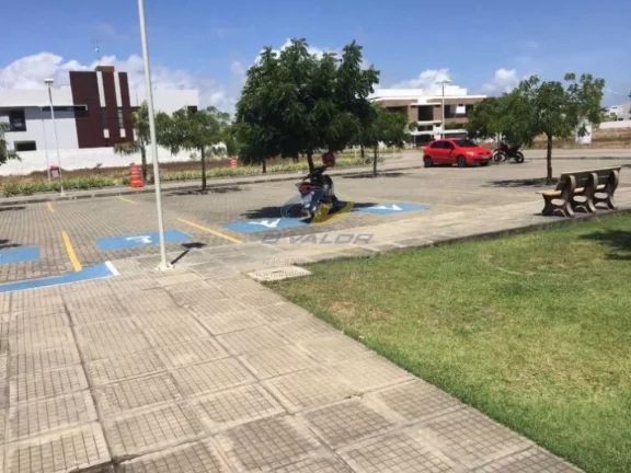 Imagem Vendo excelente lote no Condomínio fechado Extremo Oriental, posição sul, medindo 18m00 X 30m00 (540,00 m2).