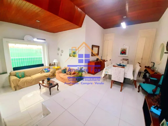 Imagem Casa com 5 quartos, 2 suítes, quintal, garagem para 3 carros, terreno 12X35, à venda, 215 m² por R$ 630.000 - Méier - Rio de Janeiro - RJ