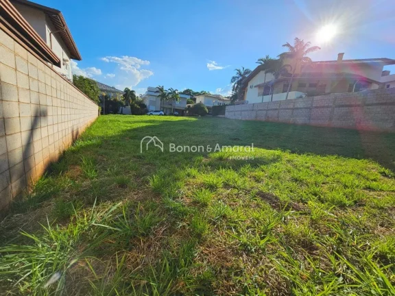 Imagem Oportunidade de negócio!
Terreno de 900 m², sol da manhã, bem localizado no meio da quadra em con...