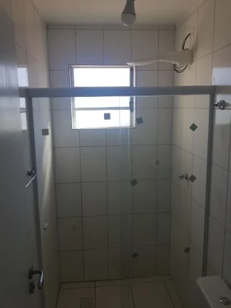 Imagem Apartamento com 2 dormitórios, banheiro com blindex, sala, cozinha com armários , lavanderia com a...
