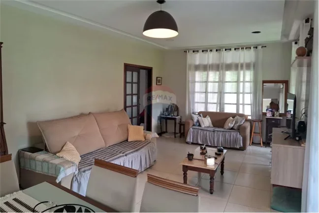 Imagem Casa com três dormitórios com banheiro no Condado .
