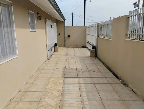 Imagem Casa para Venda em São José dos Pinhais, Ouro Fino, 2 dormitórios, 1 suíte, 2 banheiros, 4 vagas