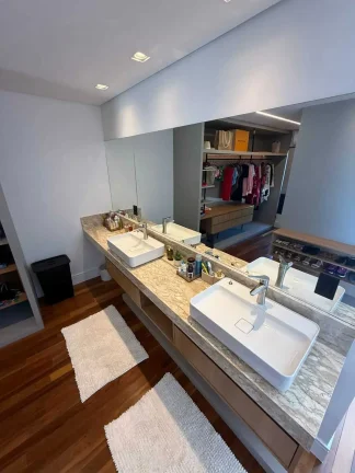 Imagem Casa com 4 dormitórios sendo 4 suítes e 2 vagas de garagem em Balneário Camboriú/SC