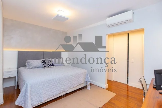 Imagem Apartamento em Higienopolis com 172m², 04 quartos (1 sui­te) e 2 vagas.