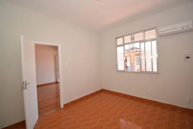 Imagem Casa para Venda em Rio de Janeiro, Marechal Hermes, 2 dormitórios, 1 banheiro, 3 vagas