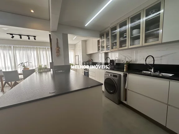 Imagem Apartamento Quadra mar á venda com 2 dormitórios sendo uma suíte localizado em Balneário Camboriú