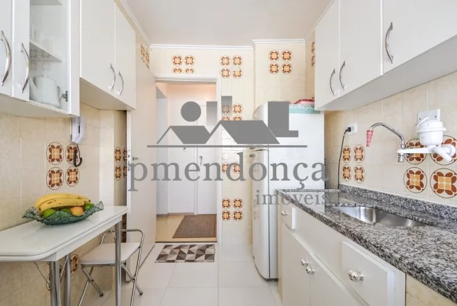 Imagem Ótimo apartamento no 2º andar, localizado na Rua Alves Guimarães, com 129m².