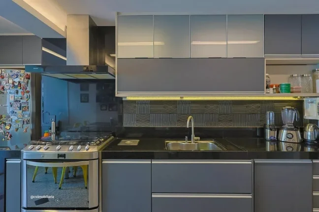 Imagem Localizado no bairro Cidade Nova, este apartamento oferece uma área de 240 metros quadrados, propor...
