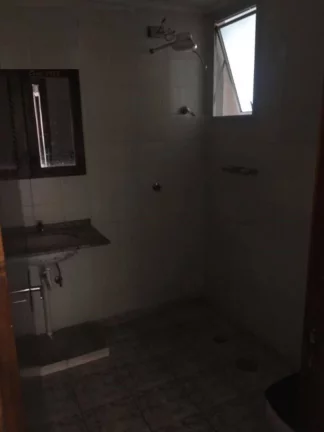 Imagem Apartamento com ótima localização, 2 quartos sendo uma suíte com armário embutido, sala, sacada...