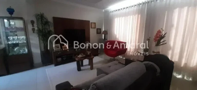 Imagem Excelente casa à venda, com 230m² de área construída no Parque Taquaral, em Campinas. Contendo 3...