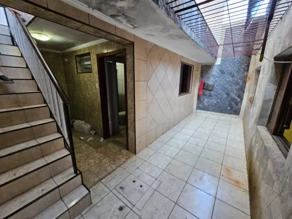 Imagem Casa com Corredor Lateral 197 m² 2 Dormitorios e 2 Vagas de Gargens