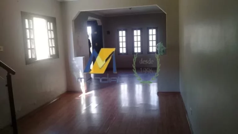 Imagem Sobrado à Venda com 100m², 3 dormitórios, 1 suíte, 1 sala e 3 vagas!!!