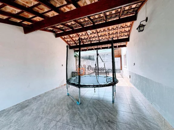 Imagem Sobrado com 3 dormitórios à venda, 182 m² por R$ 800.000 - Pontal de Santa Marina - Caraguatatuba/SP