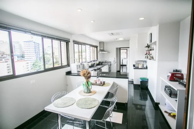 Imagem Apartamento 290M², 1 Por Andar, 3Q, 3 Suítes, 3 Banheiros, 4 Vagas, Academia, Piscina, Piscina Aquecida, Quadra, Salão de Jogos e Festas, Closet.