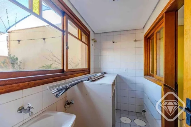 Imagem Casa aconchegante em condomínio no coração da Zona Sul de Porto Alegre.

Brilhante Imóveis apres...