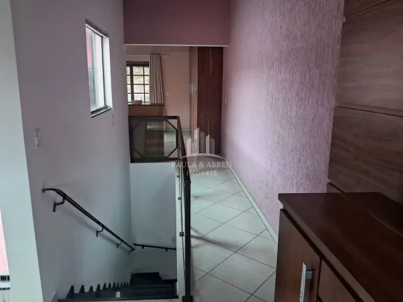 Imagem Sobrade de Alto Padrão 125m², 4 Quartos, 2 Suítes, 2 Vagas, 4 Banheiros, Área de Lazer com Churrasqueira e fogão a lenha no Parque São Vicente, Mauá-SP