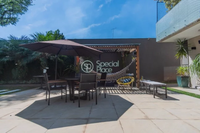 Imagem Casa com excelente localização e ótima segurança, reformada pela Arquiteta Arquiteta Gisela Bent...