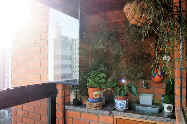 Imagem Apartamento de 191m², em andar alto. Living amplo com lareira e varanda gourmet. Possibilidade de i...