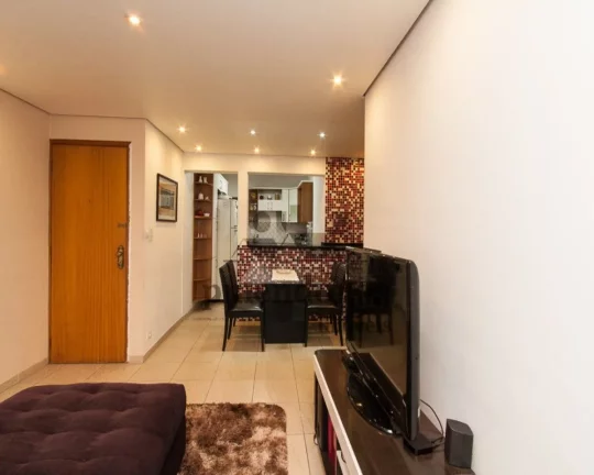 Imagem Apartamento reformado com 2 quartos ( 1 suíte c/ closet ) e 2 vagas, 90m²