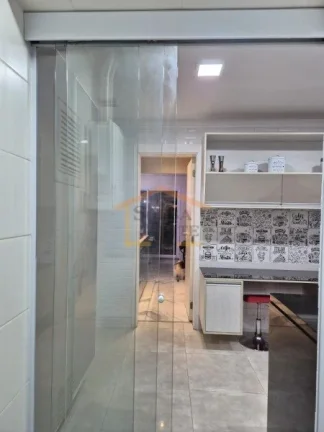 Imagem Apartamento de alto padrão, com 3 dormitórios, sendo 3 suítes, 3 vagas de garagem e uma elegante ...