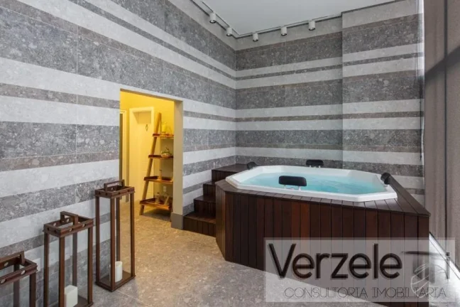 Imagem Apartamento 4 ou + dormitórios para Venda em Balneário Camboriú / SC no bairro Centro