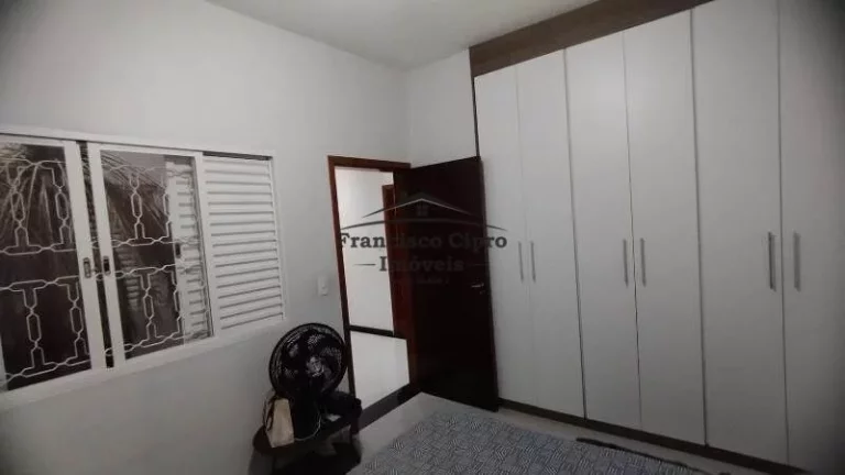 Imagem Casa à venda no bairro Jardim Rony - Guaratinguetá/SP