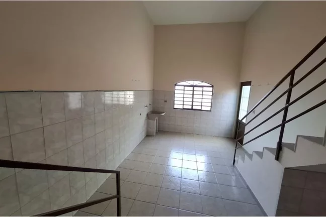 Imagem Casa para locação com 290m², 3 dormitórios, sendo 1 suíte, 4 vagas de garagem coberta e edícula com quarto e banheiro por R$4.500,00 - Vila Jaguara-SP