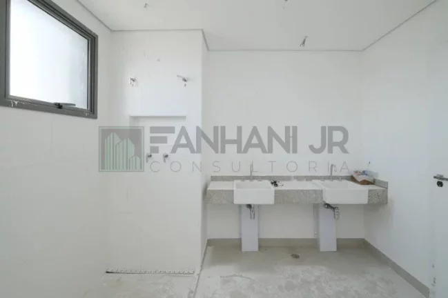 Imagem More no bairro mais valorizado de São Paulo, Vila Nova Conceição, em uma cobertura duplex que é uma verdadeira obra de arte. Com 4 quartos e 5 banheir