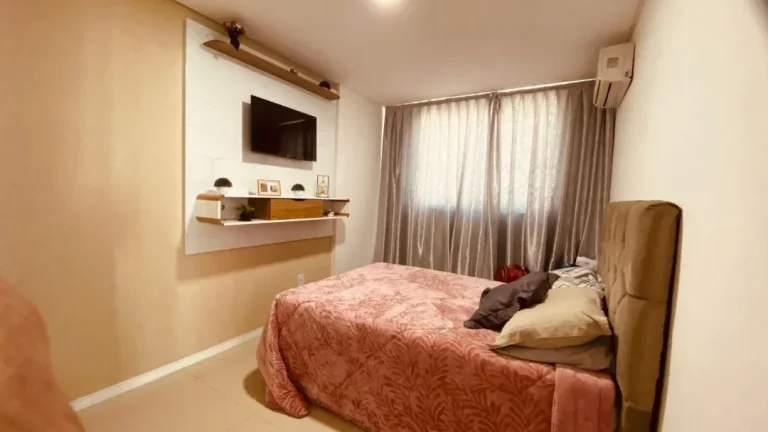 Imagem Apartamento à venda na praia de Gravatá em Navegantes, localizado na quadra mar, com 3 dormitórios, pronto para morar e semi mobiliado com a Adriano Carpes Imóveis.