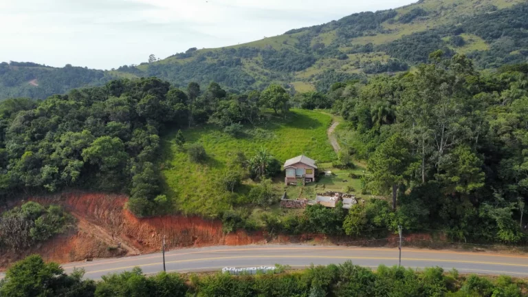 Imagem Terreno de 800m² à venda em condomínio exclusivo em Paulo Lopes-SC - Imperdível!