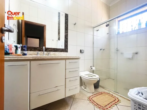 Imagem Casa à Venda no Jardim Anhangüera, Ribeirão Preto-SP: 3 Quartos, 1 Suíte, 1 Sala, 4 Banheiros, 6 Vagas de Garagem, 380m²!