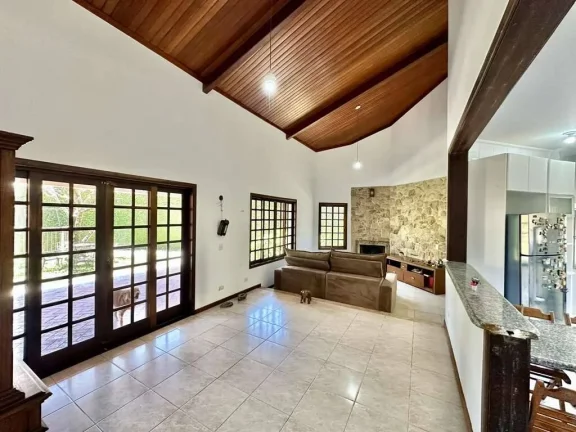 Imagem Cond Vila Velha - Casa 80% TÉRREA, 3 suítes! Lote 1.546m² plano!