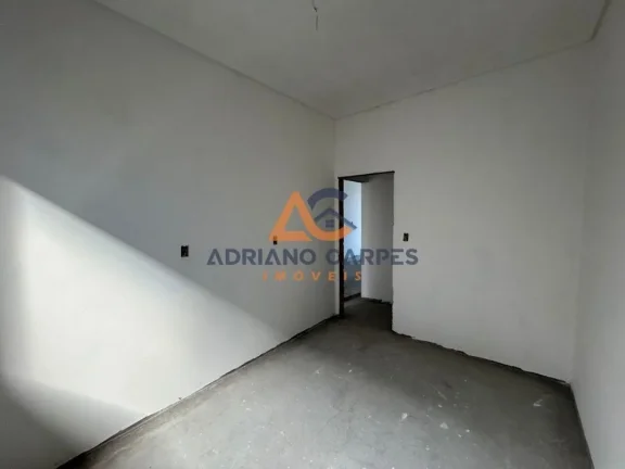 Imagem Sobrado de Alto Padrão à Venda em Navegantes-SC, Bairro Gravatá 3 Quartos sendo 1 Suíte, 1 Sala, 3 Banheiros, Adriano Carpes Imóveis