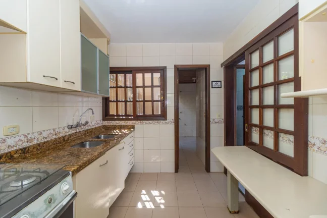 Imagem Sobrado de 3 quartos no bairro Lindóia
