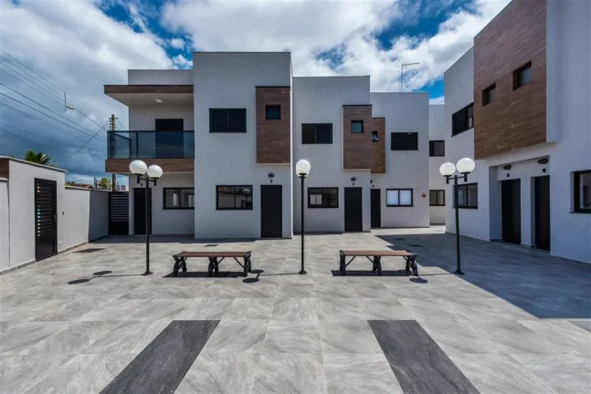 Imagem CASA COM 98 m² - VILA ANHANGUERA - MONGAGUA SP