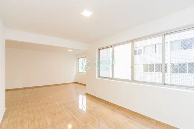 Imagem Ótimo apto com 145m², no Itaim. Amplo living para três ambientes - todos com grandes janelões, s...