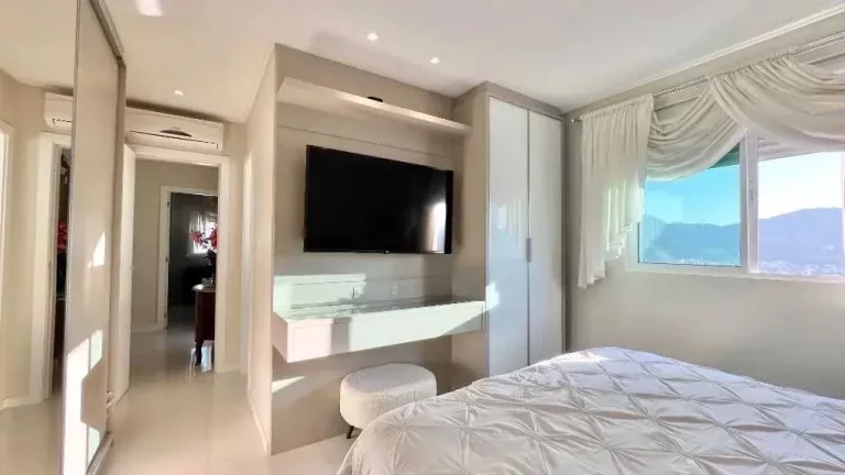 Imagem Apartamento mobiliado de alto padrão com 4 dormitórios e 3 vagas no Centro de Balneário Camboriú