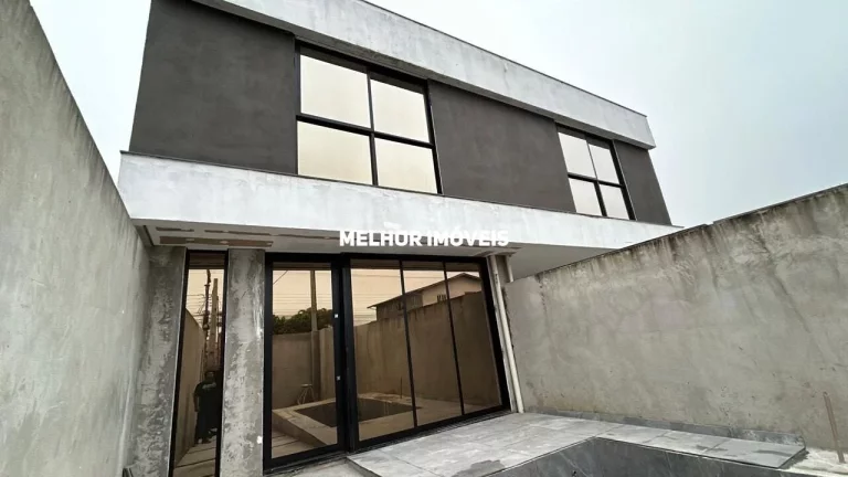 Imagem Sobrado Triplex á venda localizado no Bairro da Barra - Balneário Camoriú-SC