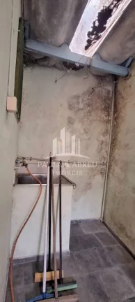 Imagem Sobrado com 300m², Escritura, Ótimo salão comercial(7 X 11mts), 2 Casas (4 Cômodos cada), Excelente Localização no Jardim Zaíra, Mauá-SP