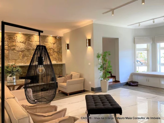 Imagem Casa Alto Padrão recém reformada, bom gosto e funcionalidade - Granja Viana