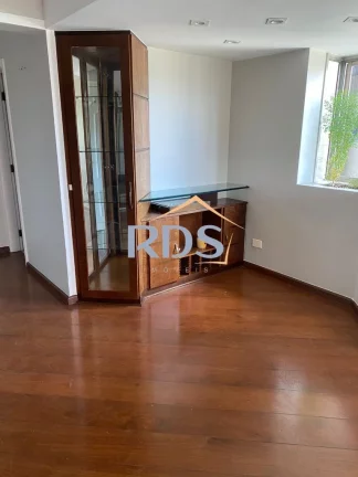 Imagem Vende apartamento de 158m² com 3 dormitórios e duas vagas no Caxingui