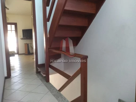 Imagem Casa Triplex c/ 2 Quartos Suítes Mobiliado.