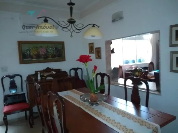 Imagem Luxuosa casa em condomínio à venda em Ribeirão Preto-SP, no bairro Ribeirânia. Condomínio Parque das Figueiras. 4 quartos, 4 suítes, 3 salas, 6 banheiros, 2 vagas de garagem. 320,00 m² de área. Imperdível com a Quer Imóvel Negócios Imobiliários.