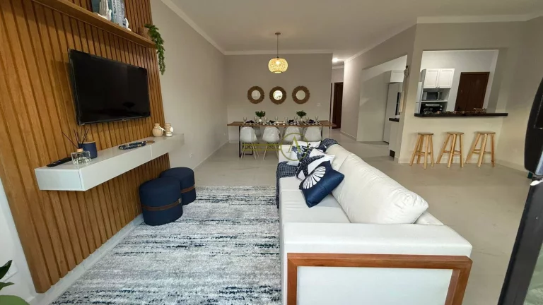 Imagem SOMENTE 200 METROS DA PRAIA - Casa térrea á venda com linda decoração e mar