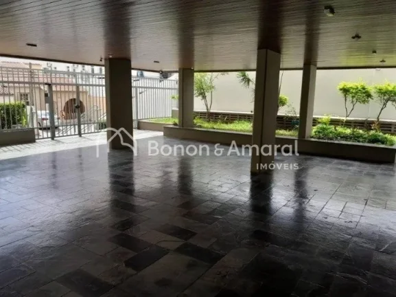 Imagem Espaçoso apartamento totalmente renovado, oferecendo 117m² de conforto e elegância. Com 3 quartos...