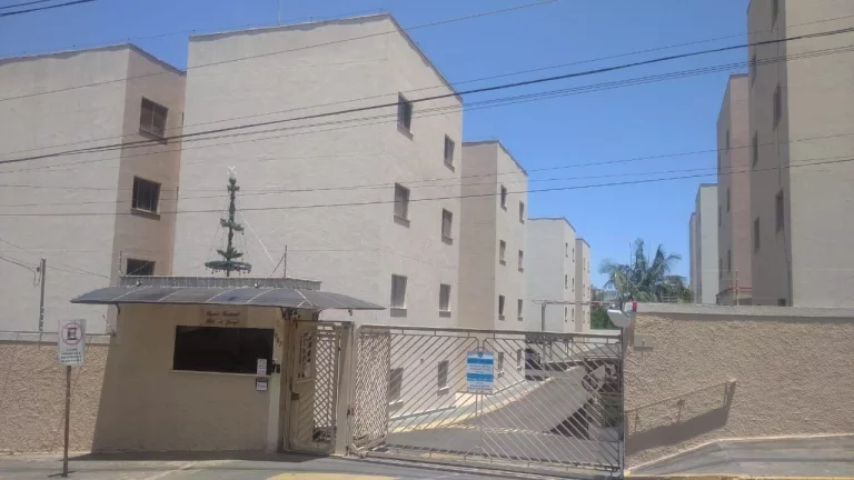 Ótimo apartamento, localizado próximo ao hospital da Unimed contendo sala ampla com sacada, 2 dorm...