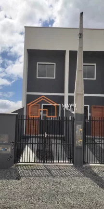 Imagem Imperdível! Casa à venda em Joinville-SC, bairro Nova Brasília. 2 quartos, 1 sala, 2 banheiros, 1 vaga de garagem. Aproveite!