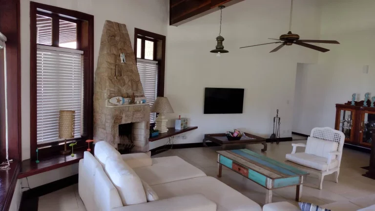 Imagem CASA FRENTE MAR - com 6 dormitórios à suítes - Lagoinha - Ubatuba