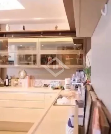 Imagem Lindo Apartamento Reformado com Vista Maravilhosa em Copacabana
